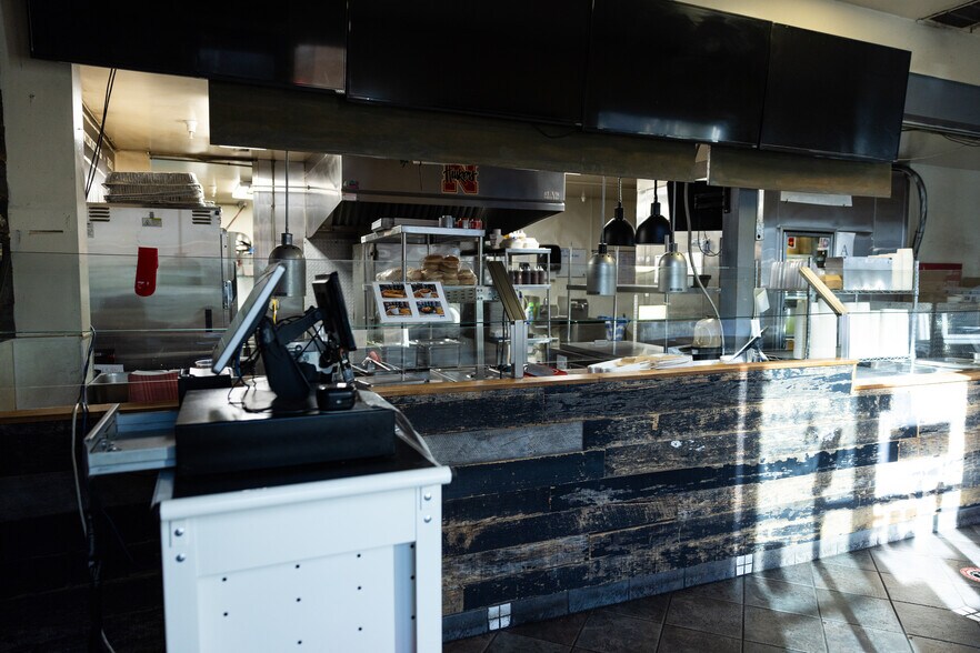 More Photos Of 1515 W Deer Valley Rd, Phoenix Warehouse For Sale