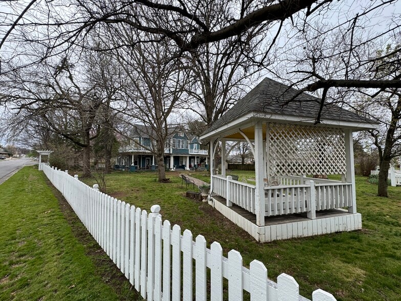 More Photos Of 224 W Chickasaw St, Tahlequah Hospitality For Sale