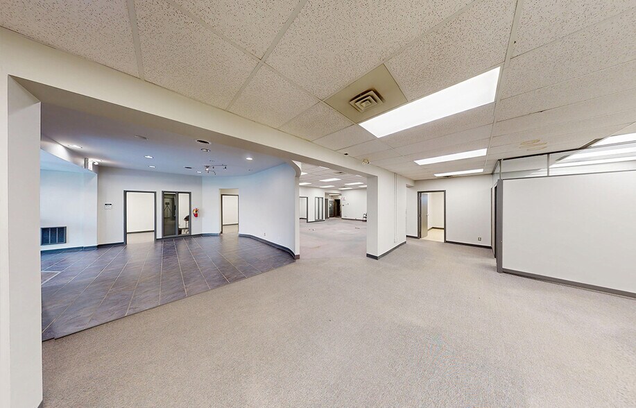 More Photos Of 114 Regent Av W, Winnipeg Medical For Lease