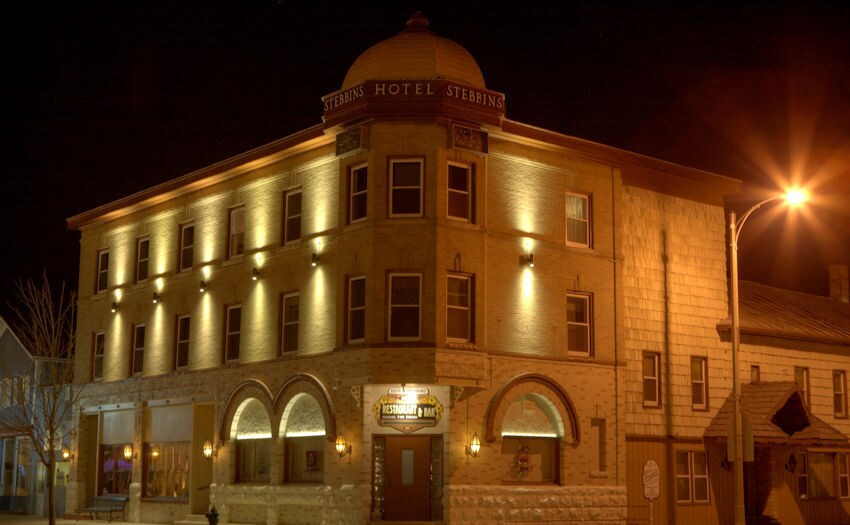 More Photos Of 201 Steele St, Algoma Hotel For Sale
