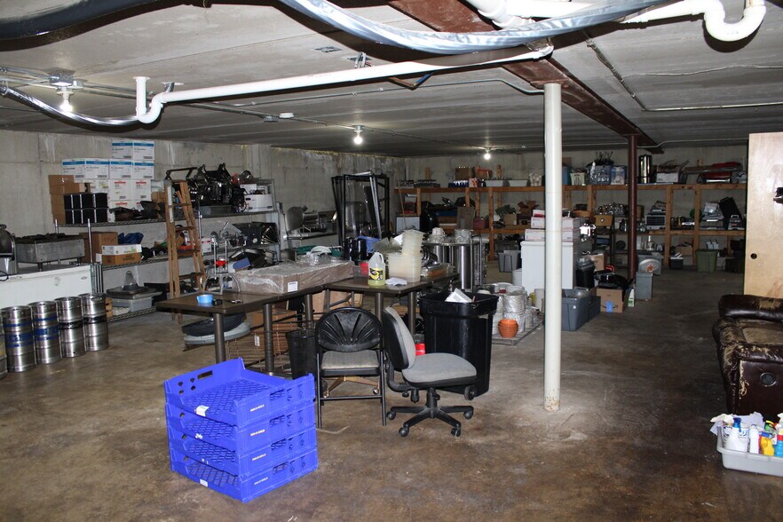 More Photos Of 160 W Scott St, Fond Du Lac General Retail For Sale