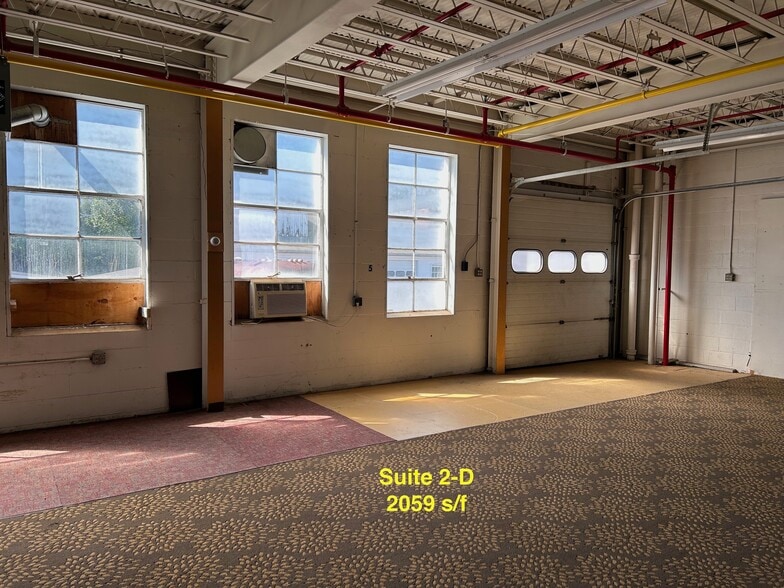 More Photos Of 30 Echo Lake Rd, Watertown Warehouse For Lease