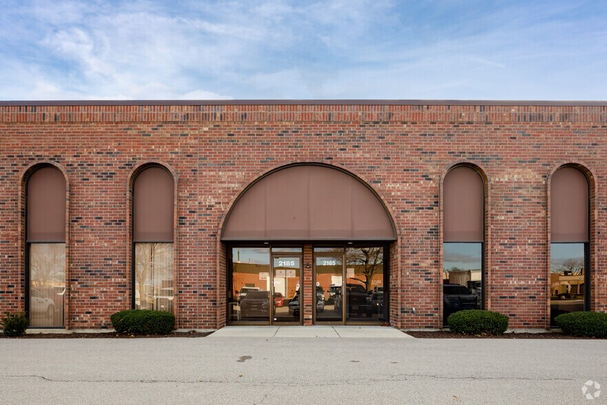 More Photos Of 2075-2185 Estes Ave, Elk Grove Village Unknown For Lease
