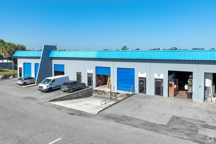 More Photos Of 217 Altamonte Commerce Blvd, Altamonte Springs Warehouse For Lease