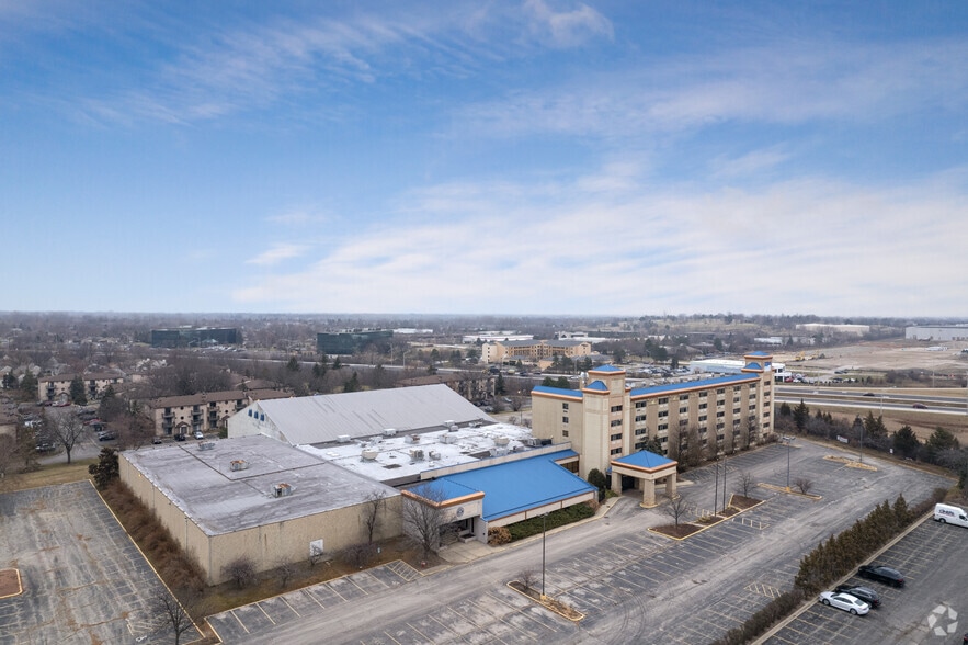 More Photos Of Holiday Inn Express, Palatine Hotel For Sale