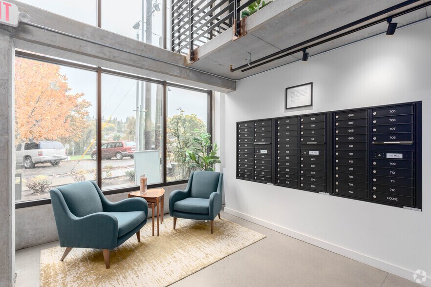 More Photos Of 3046 17th Ave W, Seattle Apartments For Lease