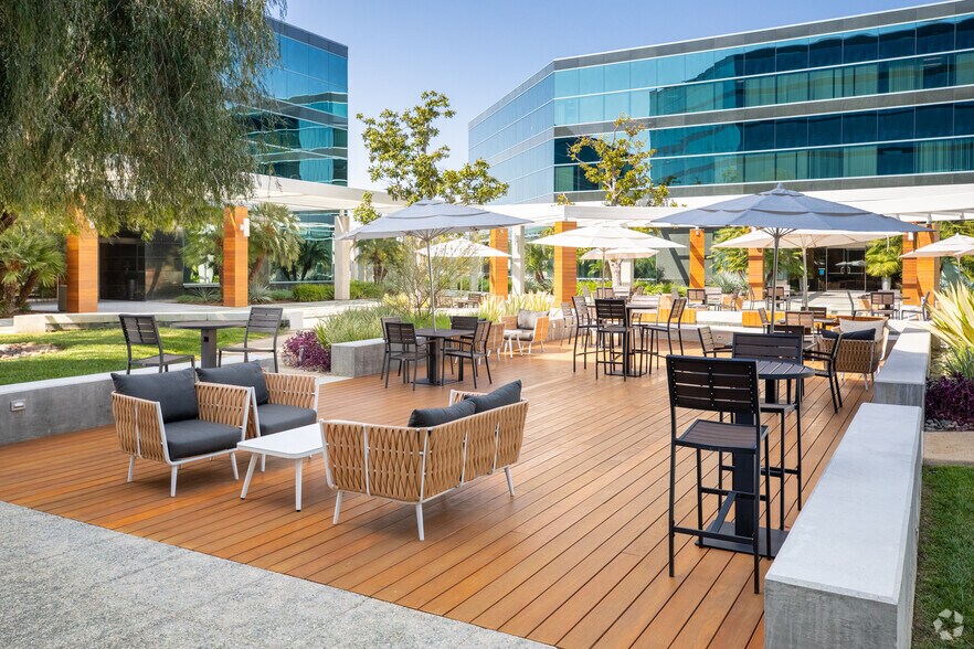 More Photos Of 9655 Granite Ridge Dr, San Diego Unknown For Lease