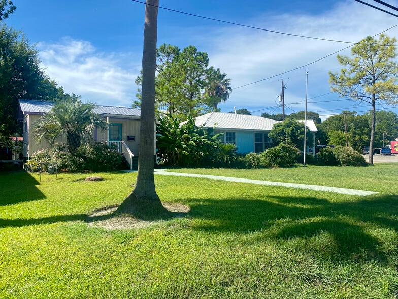 More Photos Of 424 Grand Ave, Bacliff Office For Sale