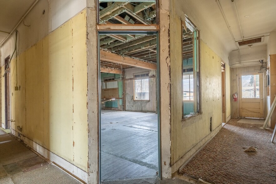 More Photos Of 162 N Main St, Bishop General Retail For Sale