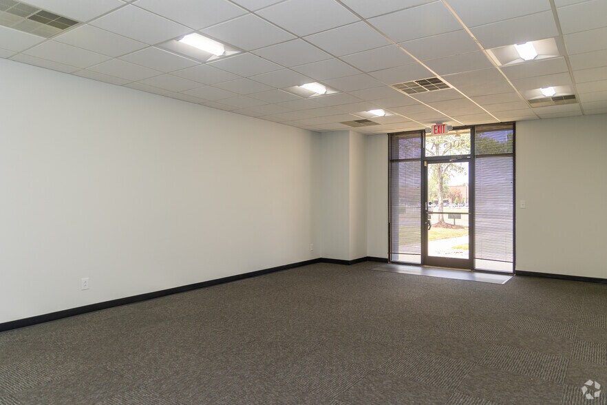 More Photos Of 5009-5015 W WT Harris Blvd, Charlotte Unknown For Lease