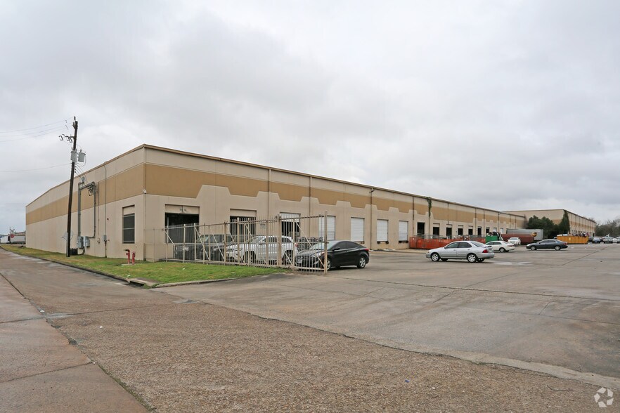 More Photos Of 1111 Portwall St, Houston Warehouse For Lease