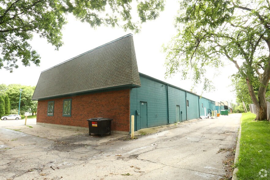 More Photos Of 11225 S Saginaw St, Grand Blanc Storefront Retail Office For Sale