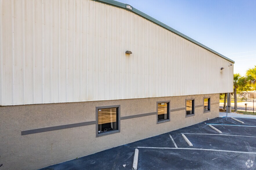 More Photos Of 11052 Challenger Ave, Odessa Warehouse For Lease