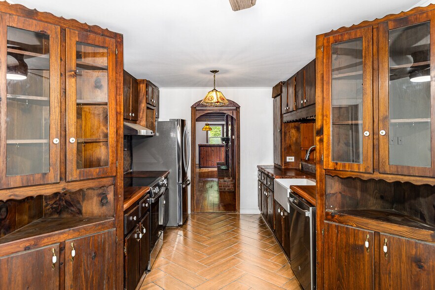 More Photos Of 6908 S Roxbury Mill Rd, Spotsylvania Flex For Sale