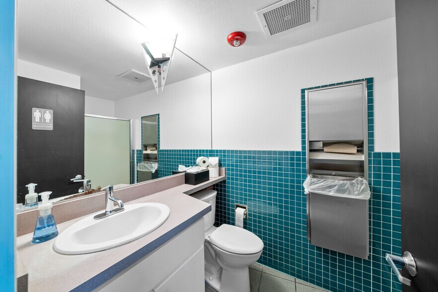 More Photos Of 12010 Donner Pass Rd, Truckee Office For Sale