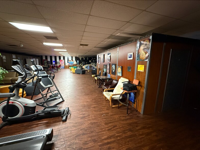 More Photos Of 1001 Winterville Rd, Athens Showroom For Lease