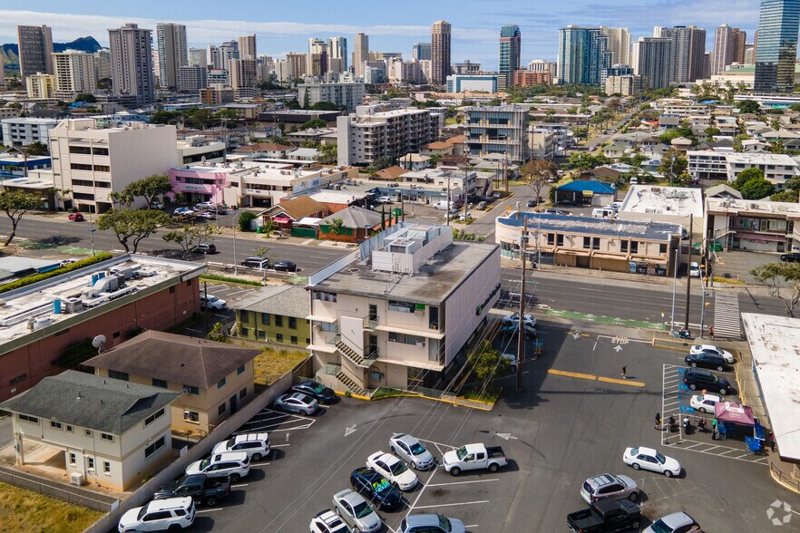 More Photos Of 1806 S King St, Honolulu Bank For Lease