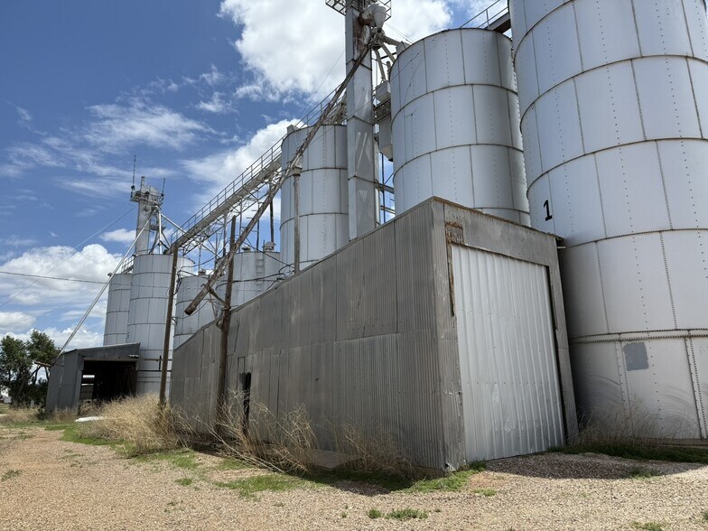 More Photos Of 743 W US Highway 70, Plainview Industrial For Sale