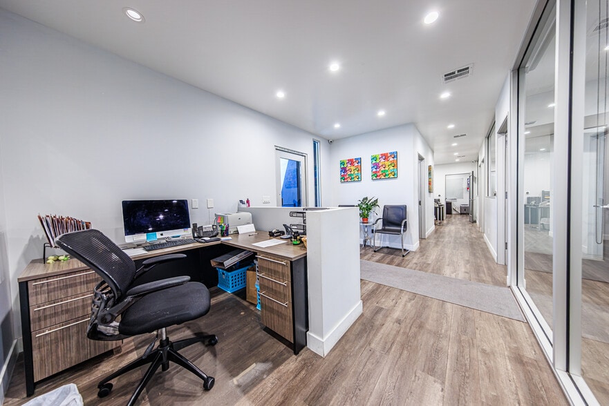 More Photos Of 2330 Westwood Blvd, Los Angeles Office For Sale