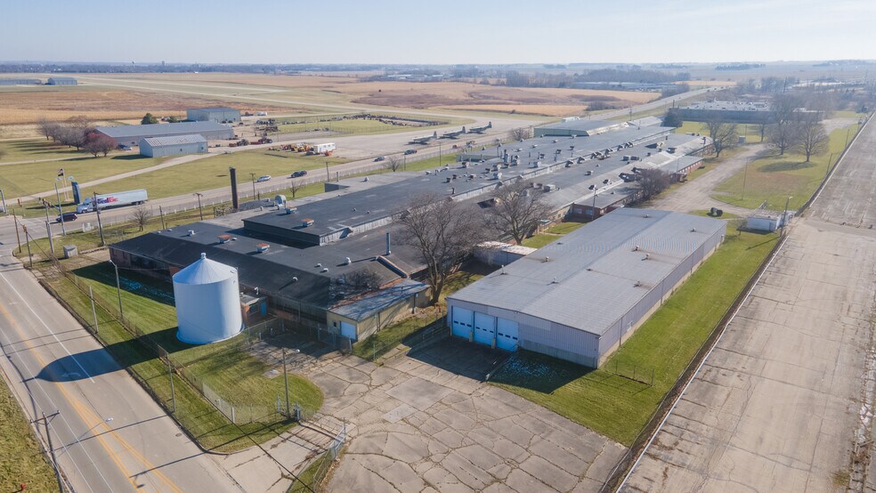 More Photos Of 1900 Pleasant St, Dekalb Manufacturing For Sale