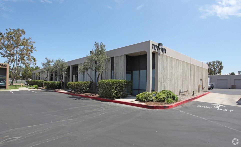 More Photos Of 6970-6984 Convoy Ct, San Diego Unknown For Lease