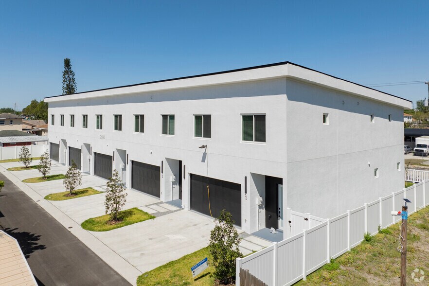 Primary Photo Of 2608 W Columbus Dr, Tampa Apartments For Sale