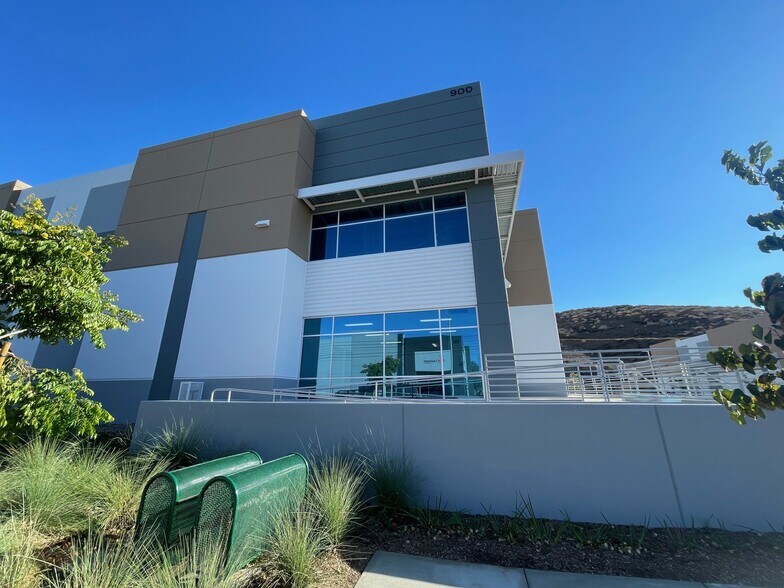 More Photos Of 900 Marlborough ave, Riverside Manufacturing For Lease