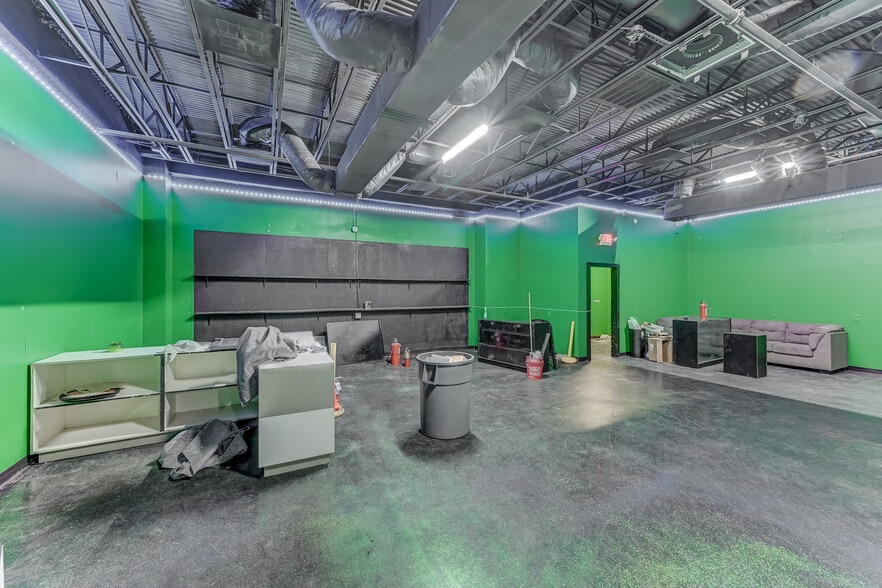 More Photos Of 324 Fm-1960 Rd, Houston General Retail For Sale