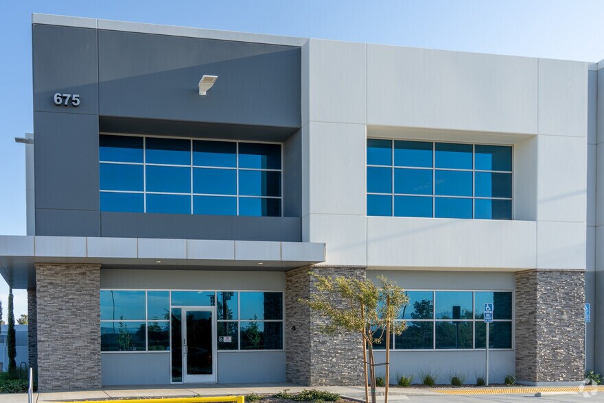 More Photos Of 675 W Nance St, Perris Warehouse For Lease