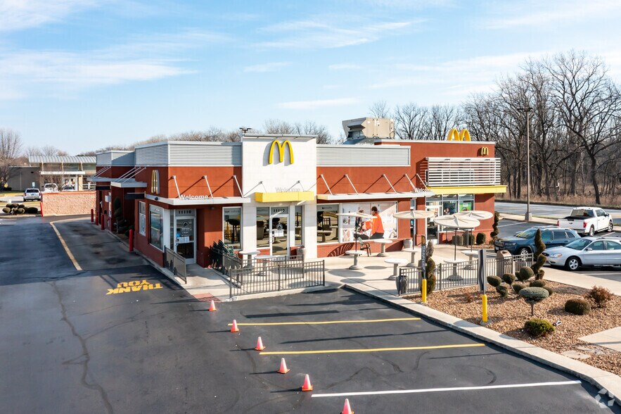 More Photos Of 3065 S Wolf Rd, Westchester Unknown For Lease