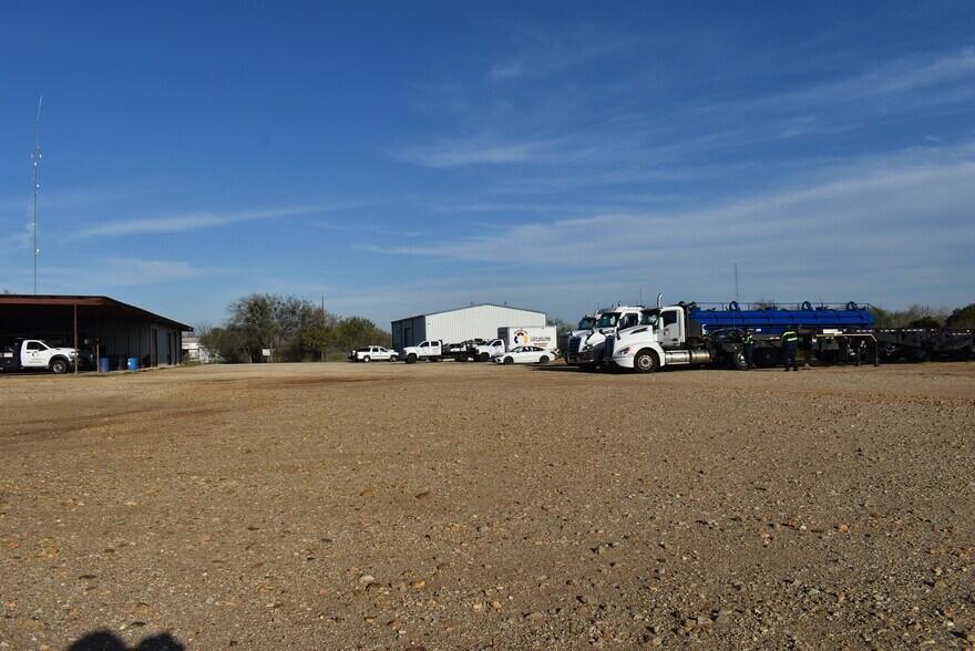 More Photos Of 204 Pr Cardinal Ln, Jourdanton Warehouse For Lease
