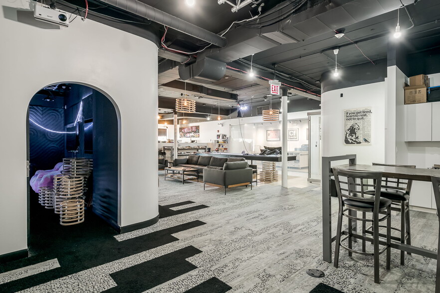 More Photos Of 517 Green Bay Rd, Wilmette Storefront Retail Office For Lease