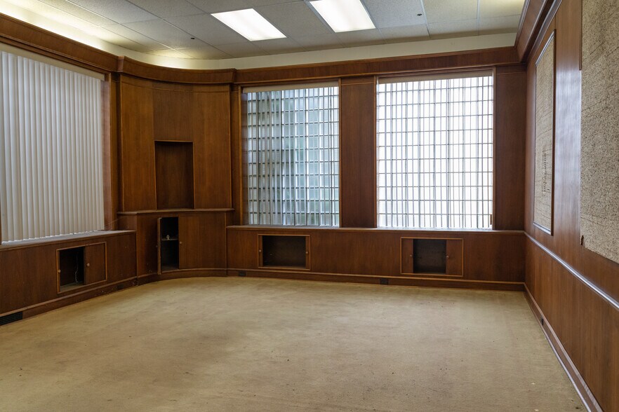More Photos Of 1575 Lake St, Elmira Manufacturing For Lease