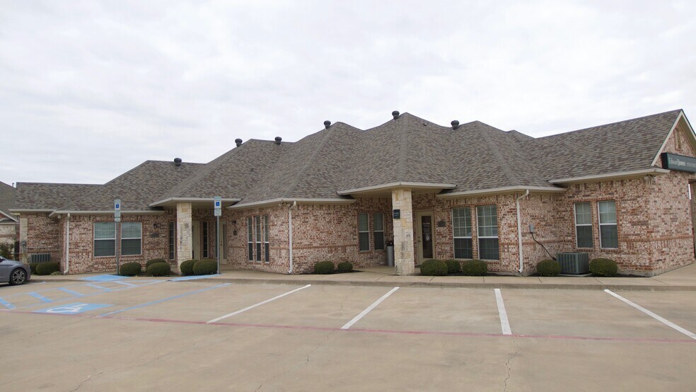 More Photos Of 1205 Bent Oaks Ct, Denton Office For Sale