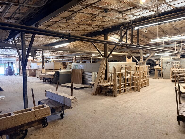 More Photos Of 2570 Needmore Rd, Woodleaf Warehouse For Sale