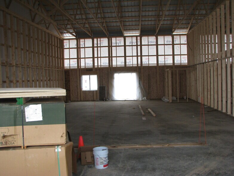 More Photos Of 3862 Norrie Dr, New Franken Showroom For Lease
