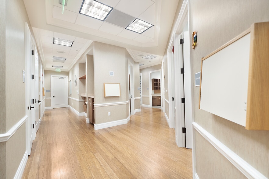 More Photos Of 3021 N Airport Pulling Rd, Naples Office For Sale