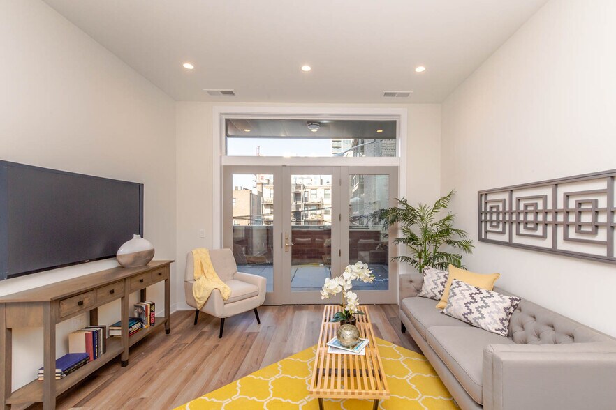 More Photos Of 1553 N Wells St, Chicago Apartments For Sale