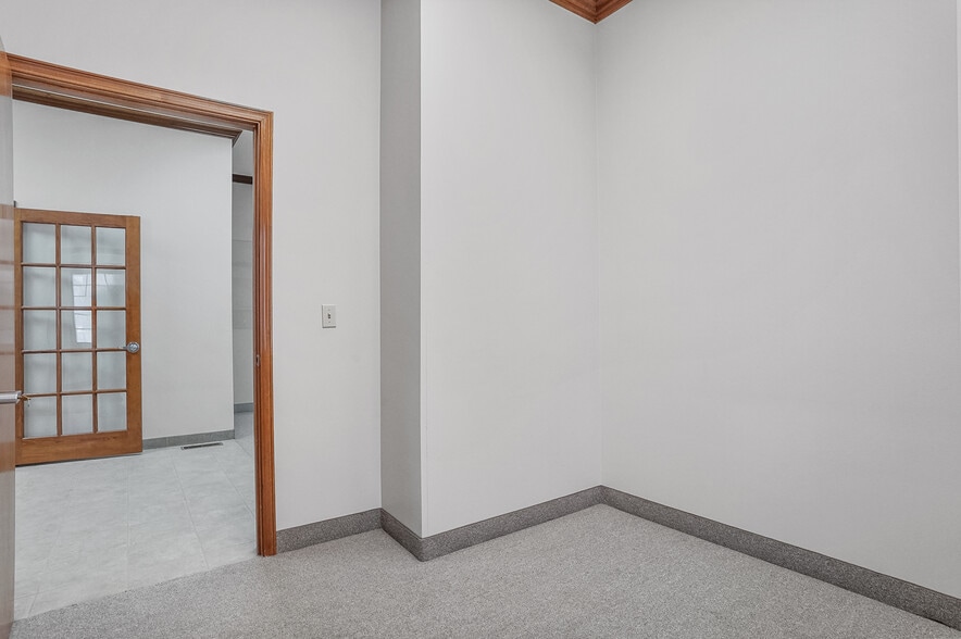 More Photos Of 120 W Aurora Rd, Northfield Medical For Sale