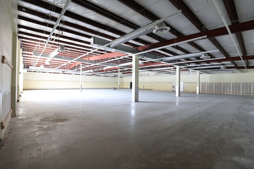More Photos Of 29 Olive St, La Center Storefront For Lease