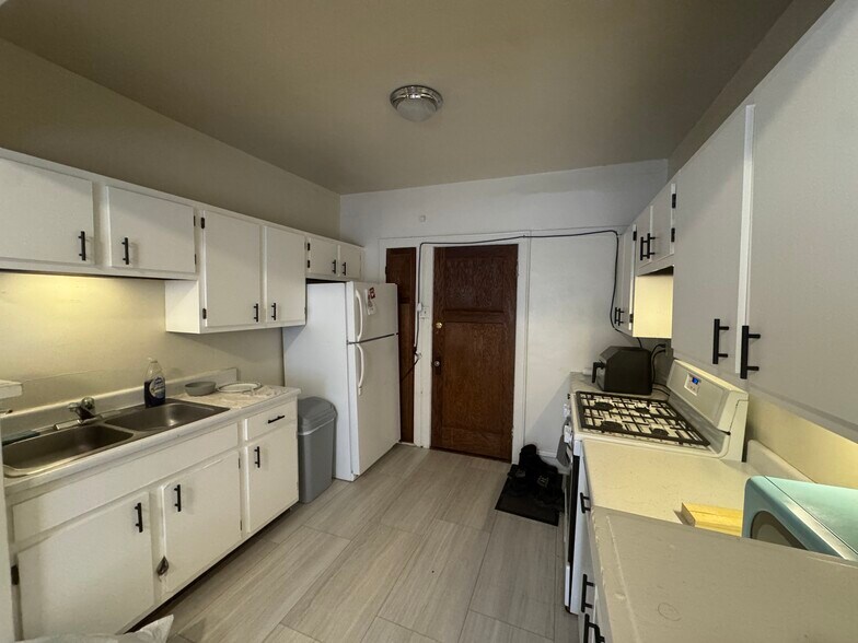 More Photos Of 1027 E Center St, Milwaukee Apartments For Sale