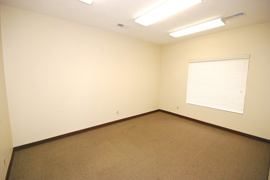 More Photos Of 2021-2027 Greystone Sq, Jackson Office For Lease