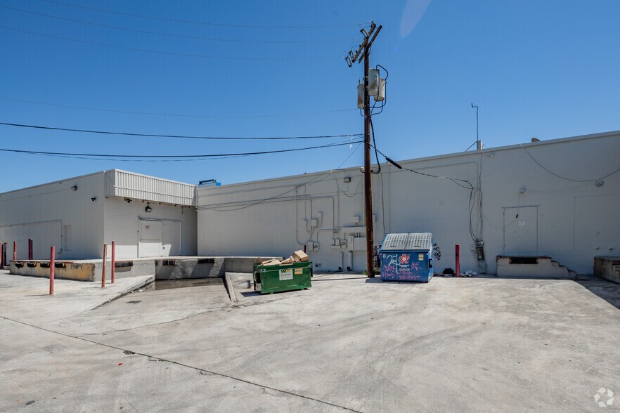 More Photos Of 2905-3025 West Ave, San Antonio Storefront For Lease