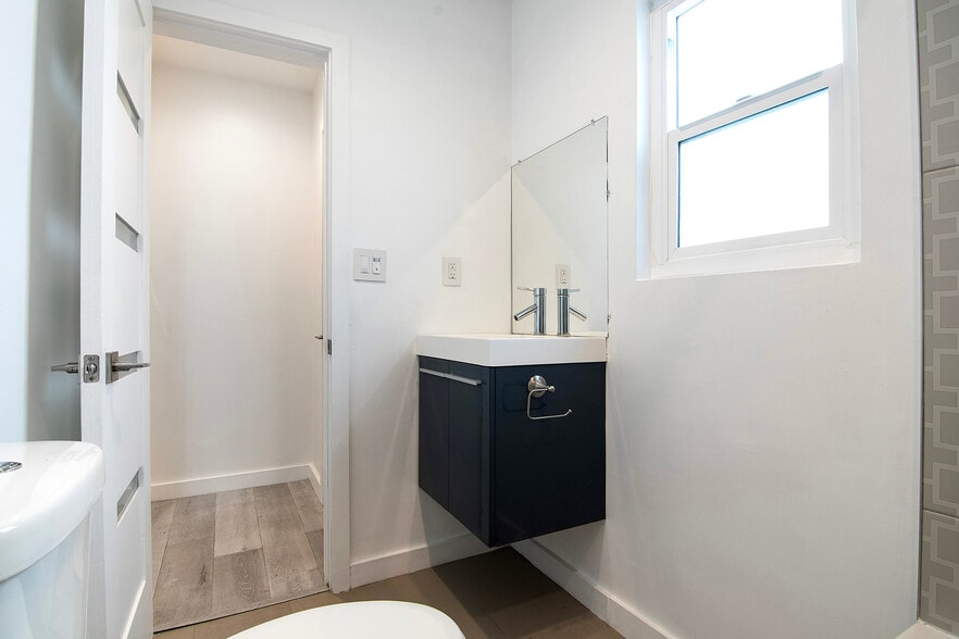 More Photos Of 514 S Mariposa Ave, Los Angeles Apartments For Sale