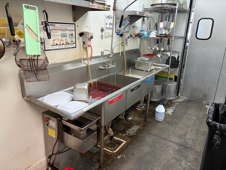 More Photos Of 1111-1191 S Victoria Ave, Oxnard General Retail For Lease