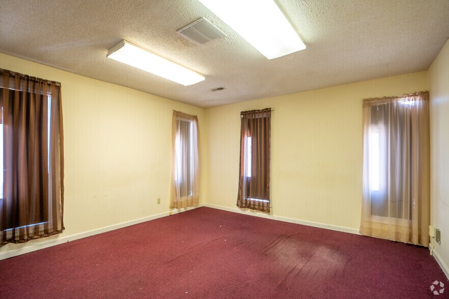 More Photos Of 1515 Huffman Rd, Center Point Unknown For Lease