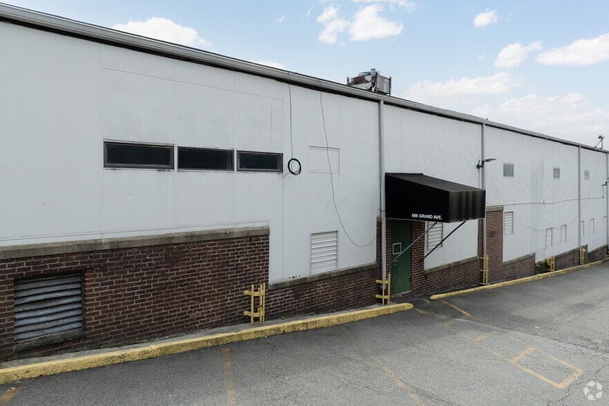 More Photos Of 686 Grand Ave, Ridgefield Manufacturing For Lease