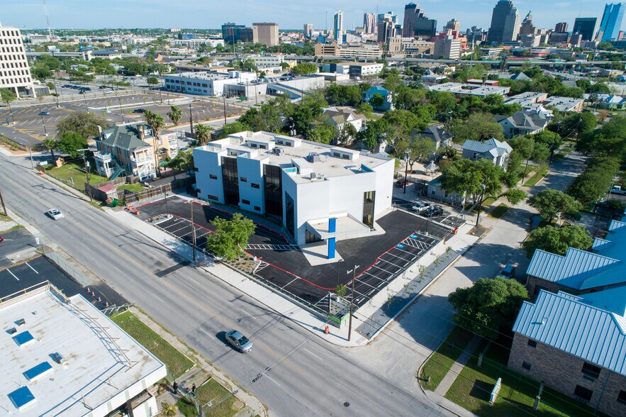 More Photos Of 222 W Cypress St, San Antonio Medical For Lease