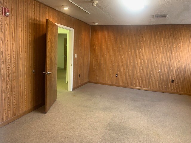 More Photos Of 52 N 2nd St, Coplay Flex For Lease