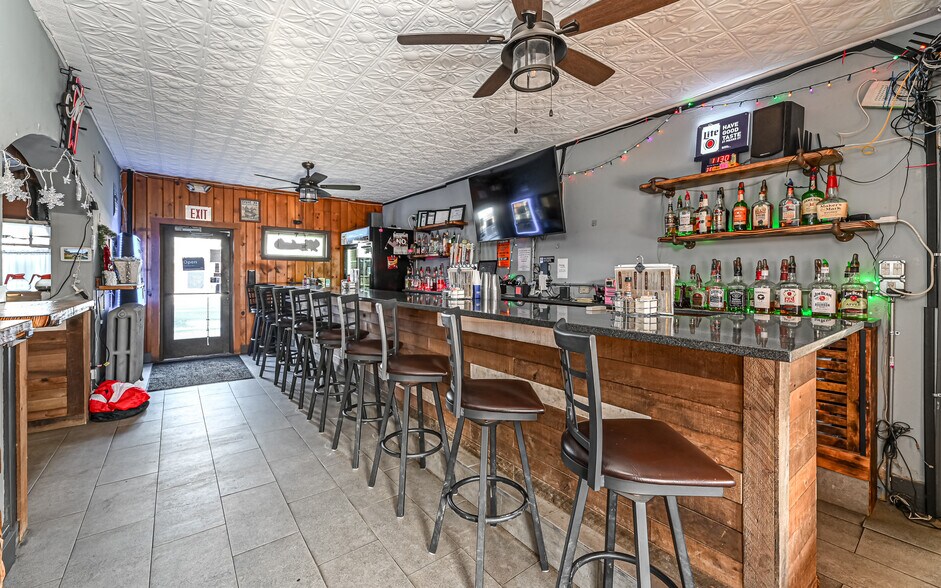 More Photos Of 125 Main St, Hickory Restaurant For Sale